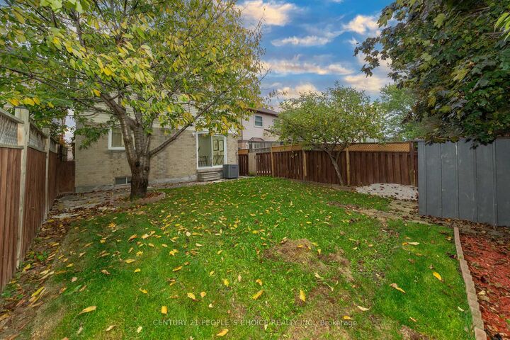 Property Photo: 3242 Cambourne Crescent ON L5N 5G3