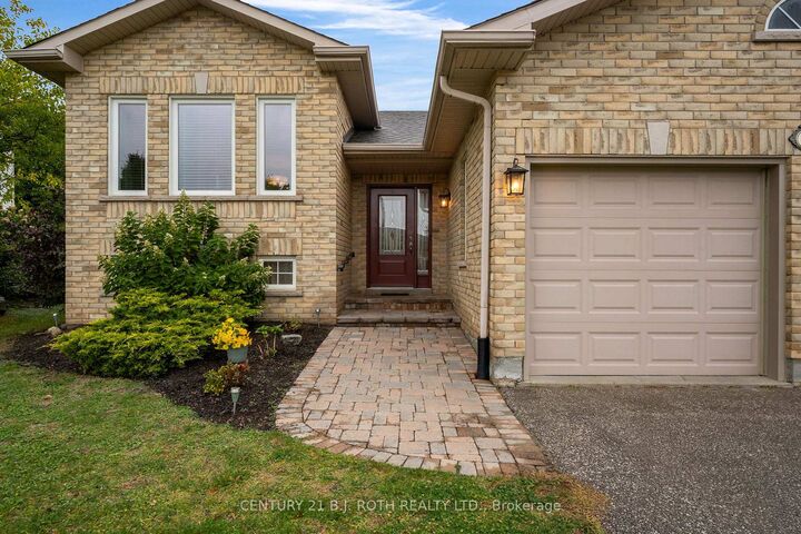 Property Photo: 14 Stonemount Crescent ON L0M 1B4