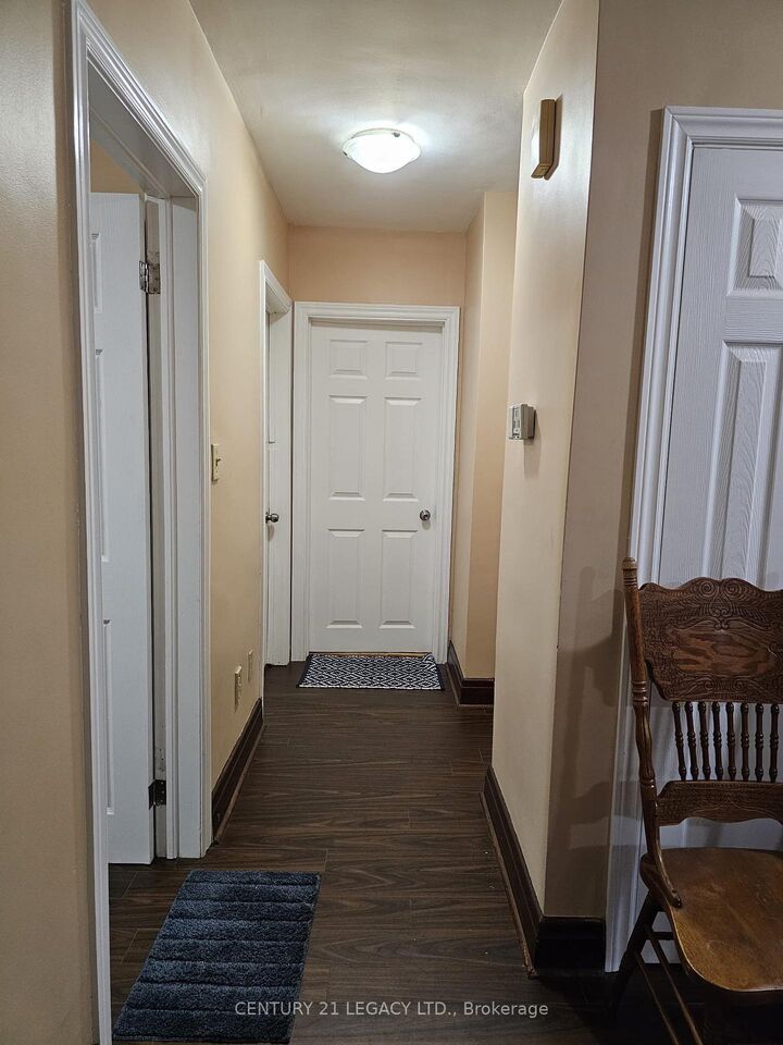 Photo de la propriété:  101 McMurchy Avenue S  ON L6Y 1Y7 