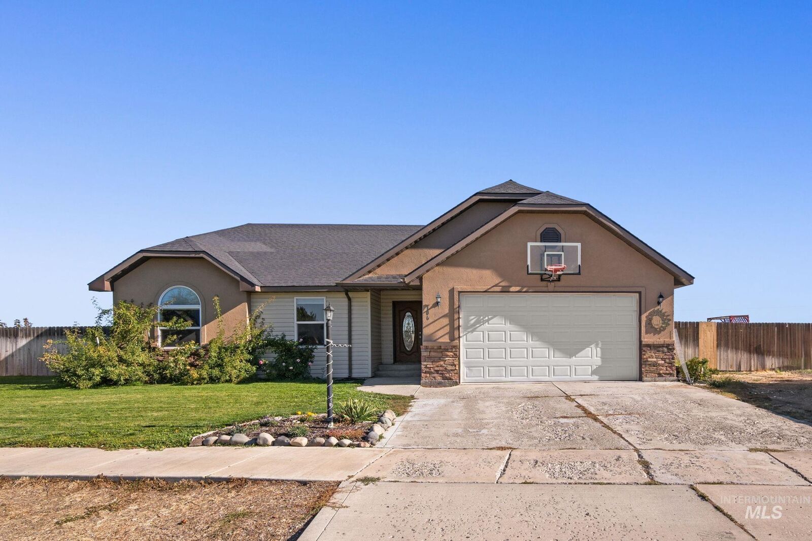 Property Photo: 106 Riverview ID 83352