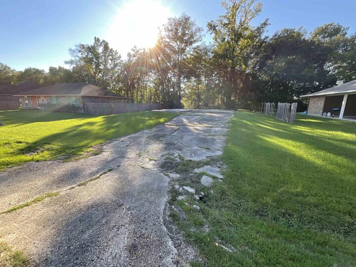 Property Photo: 13841 Blairstown Dr LA 70714