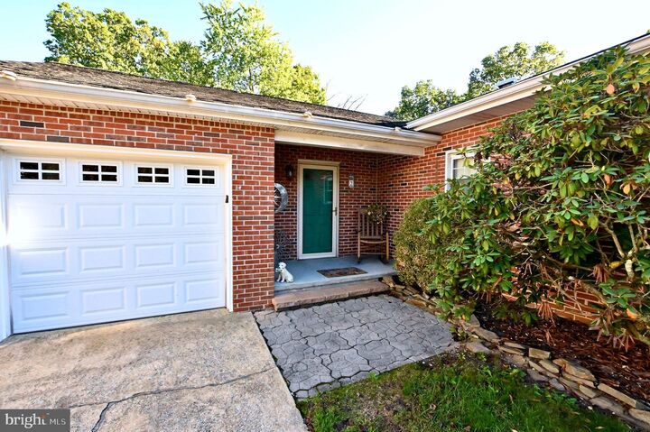 Property Photo:  2 Elizabeth Place  NJ 08081 