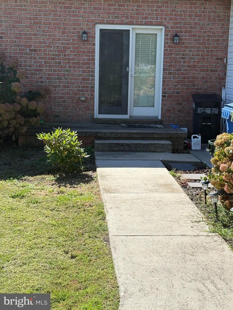 Property Photo: 1212 Glenview Court MD 21028