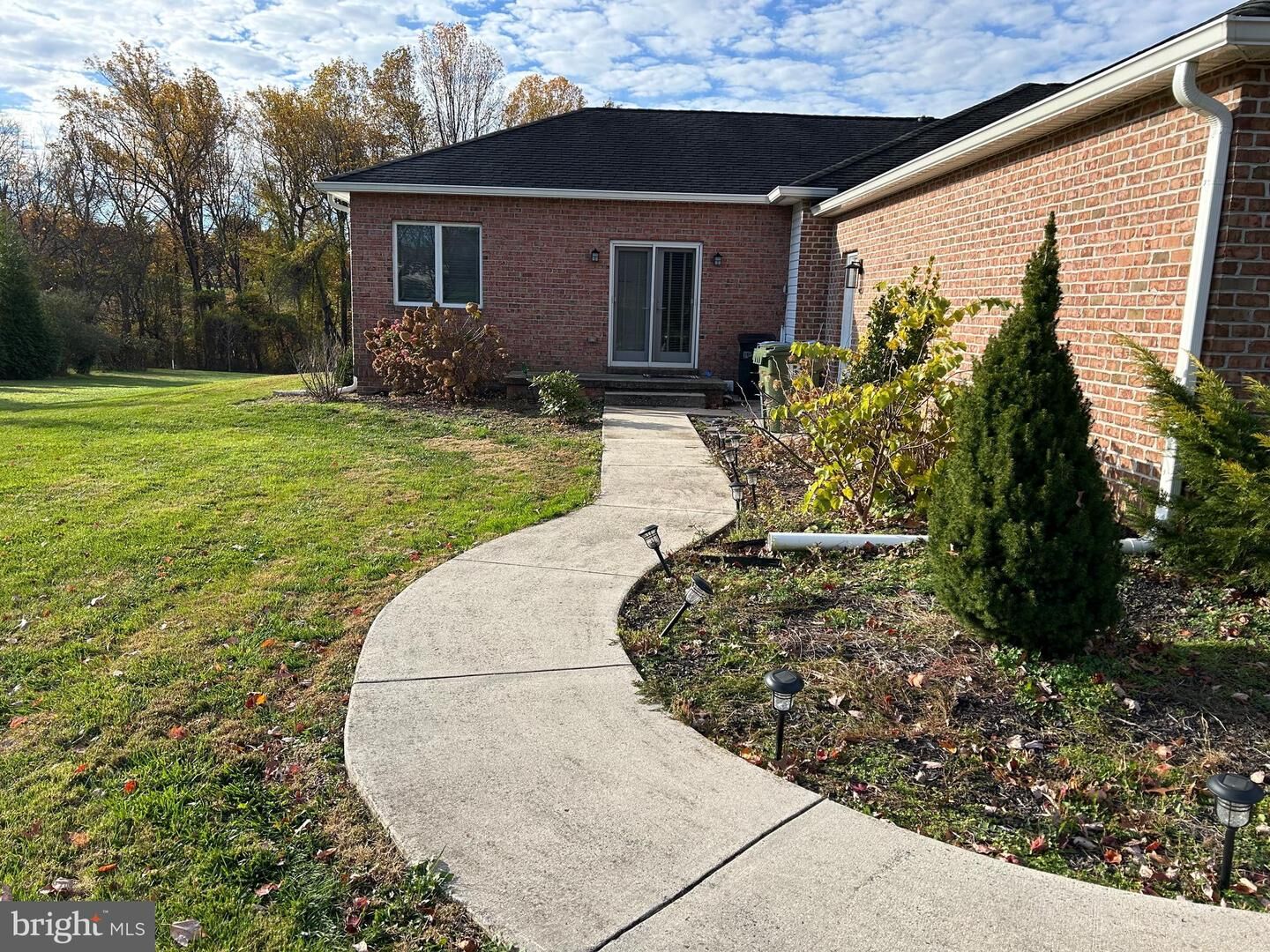 Property Photo:  