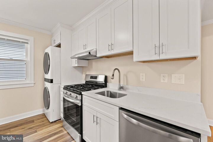 Property Photo: 300 E Alexandria Avenue 3 VA 22301