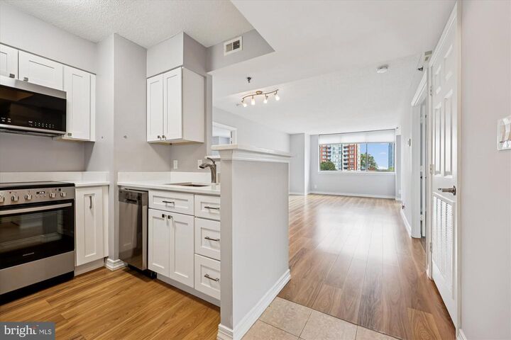 Property Photo:  5809 Nicholson Lane 514  MD 20852