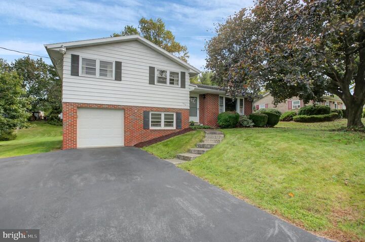 Property Photo: 1042 Laurich Drive PA 17202