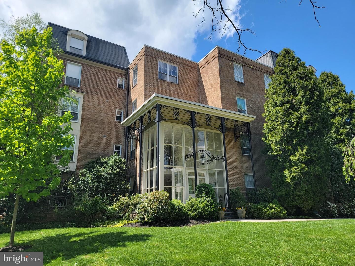 Property Photo: 264 W Montgomery Avenue 304 PA 19041