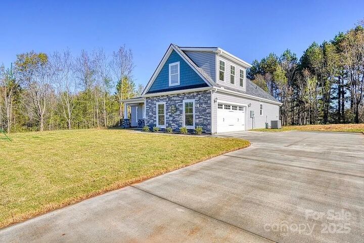 Property Photo: 1266 W Rutledge Avenue SC 29341