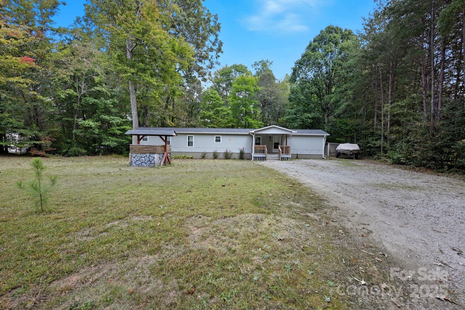 Property Photo: 4805 Mountain View Lane NC 28650