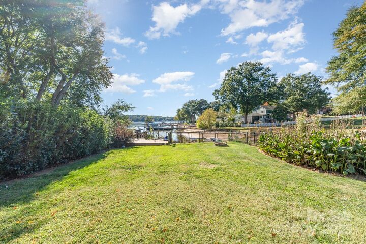Property Photo:  20845 Lagoona Drive  NC 28031
