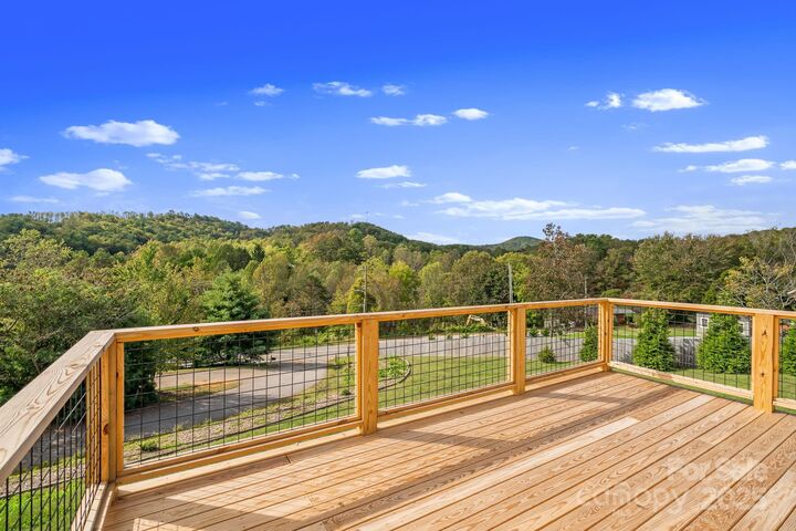 Property Photo: 6 Sahalee Drive NC 28804