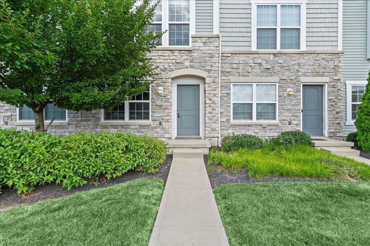 Property Photo: 5726 Hayden Run Boulevard OH 43016