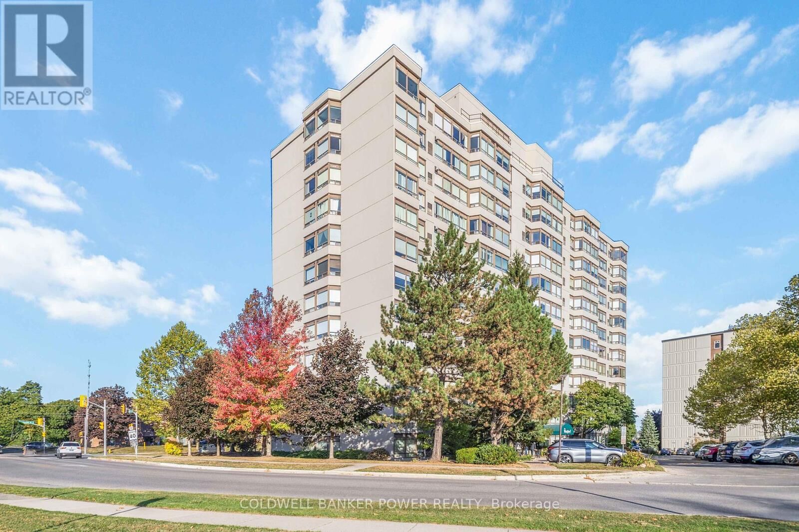 Property Photo: 744 Wonderland Road South 606 ON N6K 4K3