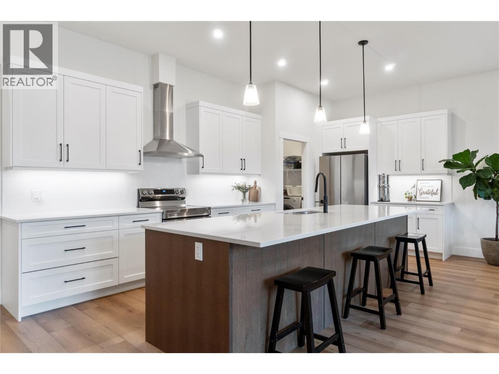 Property Photo: 231 20 Street 14 BC V1E 0H3
