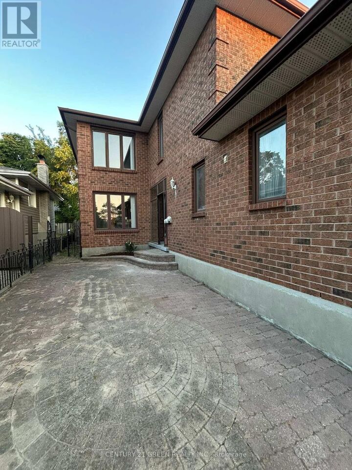 Property Photo: 719 Keates Avenue ON L1H 7Y3