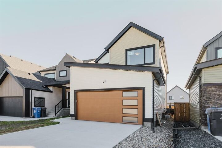 Property Photo: 388 Big Bluestem Road MB R2C 5V1