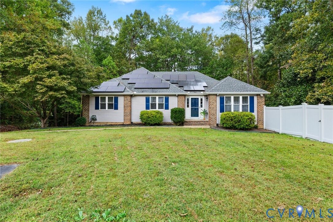 Property Photo: 7466 Pinehurst Drive VA 23141