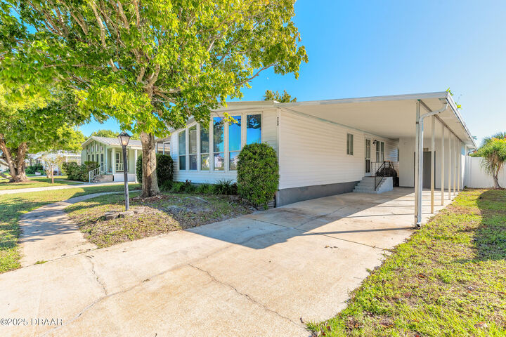 Property Photo: 760 Rolling Hills Drive FL 32129