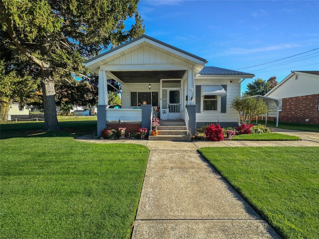 Property Photo:  2425 Glendale Avenue  PA 16510 