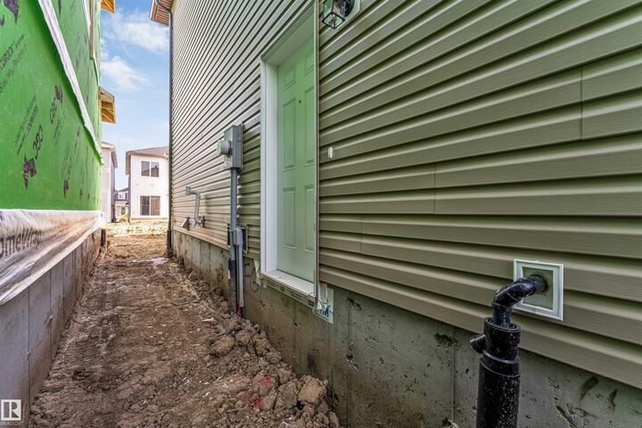 Property Photo: 1216 13 Ave NW AB T6T 2W2