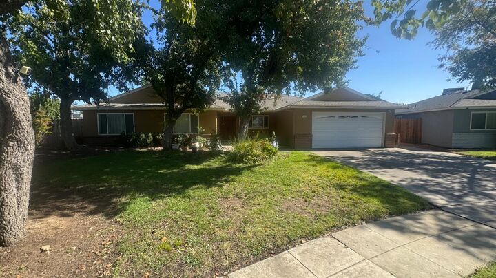 Property Photo:  4442 N Hacienda Drive  CA 93705 
