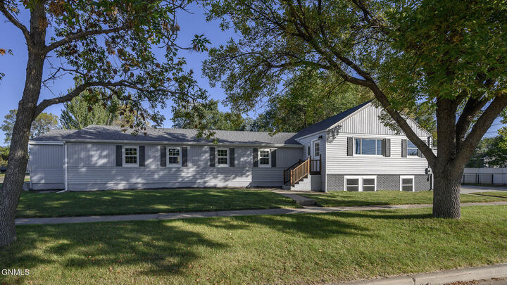 Property Photo: 421 S 15th Street ND 58504
