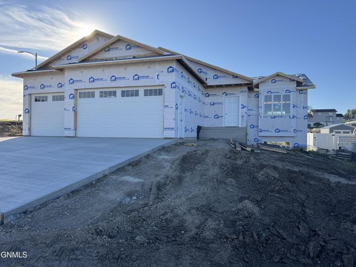 Property Photo: 1005 Chippewa Avenue NE ND 58554