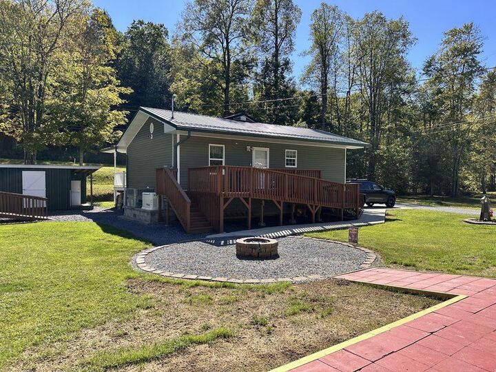 Property Photo: 24 W Lakewood Dr WV 26651