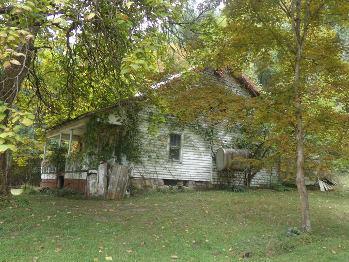 Property Photo: 8124 Knobs Rd WV 24983