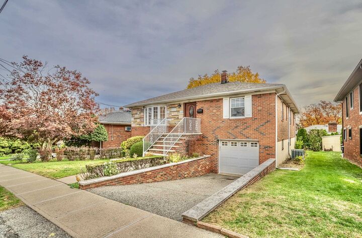 Property Photo: 1106 Keswick Pl NJ 07024