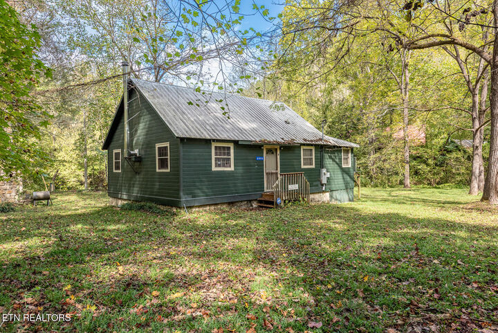 Property Photo: 6806 Walnut Loop Rd TN 37882