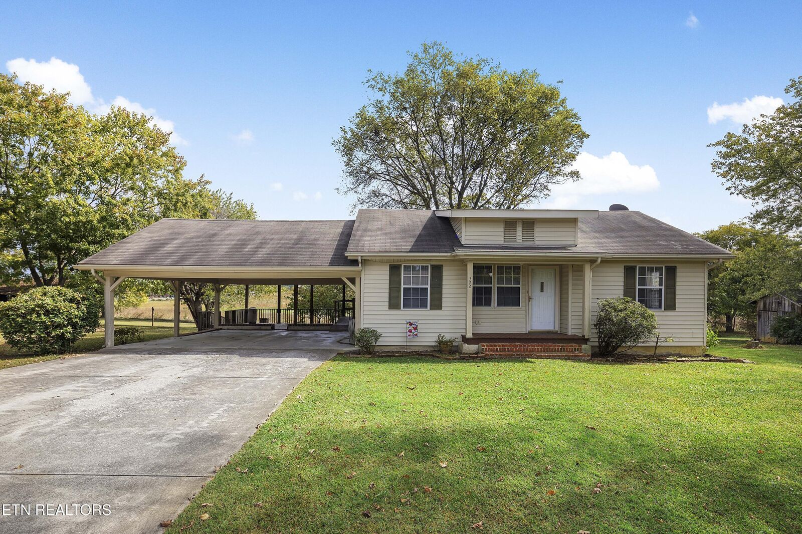 Property Photo: 322 Oakdale St TN 37801