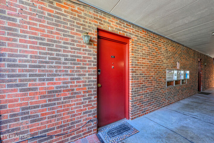 Property Photo: 1211 Highland Avenue 101 TN 37916