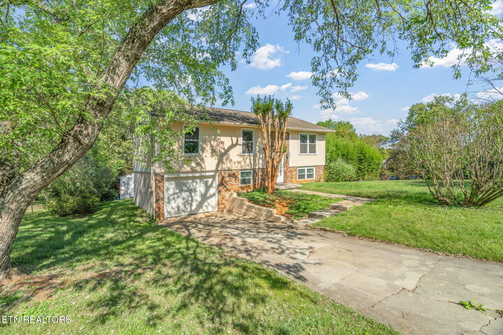 Property Photo: 1321 Scotsbury Circle TN 37919