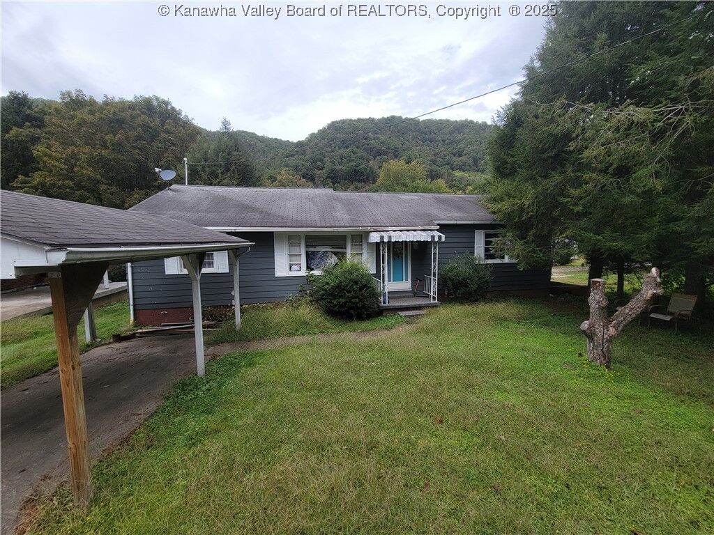 Property Photo:  233 Morris Avenue  WV 25162