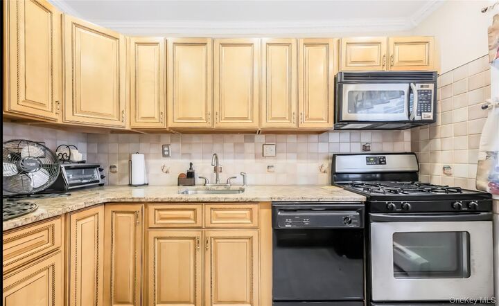 Property Photo:  14 Fieldstone Drive 340  NY 10530 