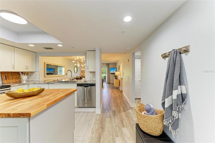 Property Photo: 9320 Clubside Circle 2104 FL 34238