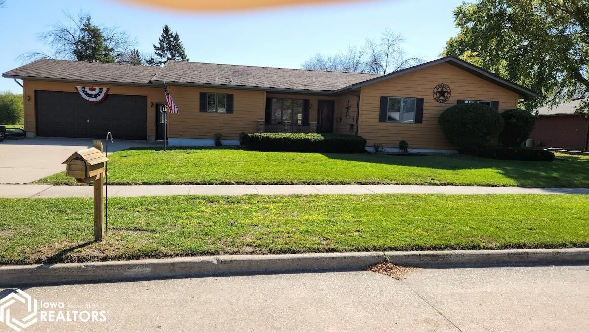 Property Photo: 61 N Yorktown Pike IA 50401