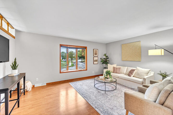 Property Photo: 633 W Hollybrook Ln WI 53080