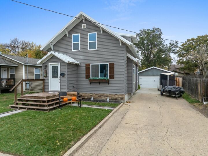 Property Photo: 826 1st Ave NW ND 58703