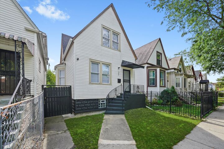 Property Photo: 27 E 117th Place IL 60628