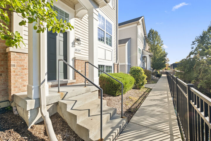 Property Photo:  1519 E Arbor Lane  IL 60004 
