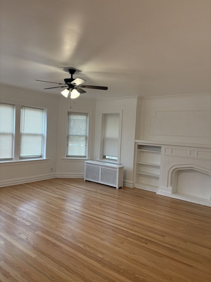 Property Photo: 7635 S Yates Boulevard 2N IL 60649