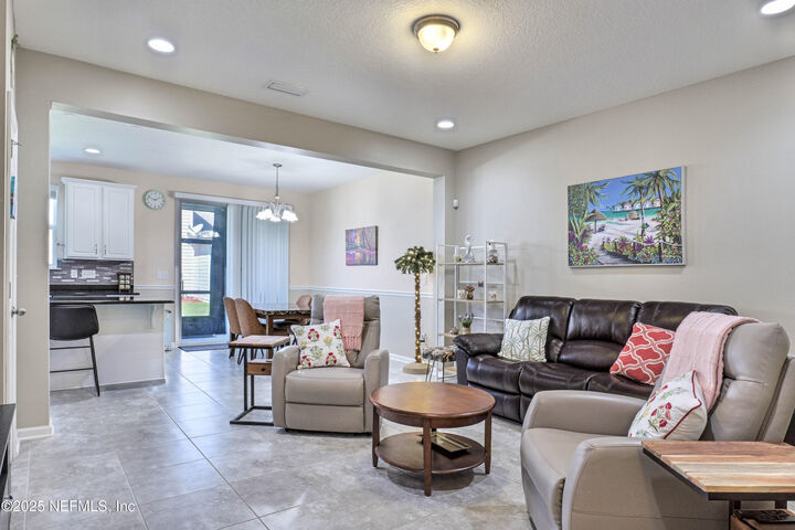 Property Photo: 542 Richmond Drive FL 32259