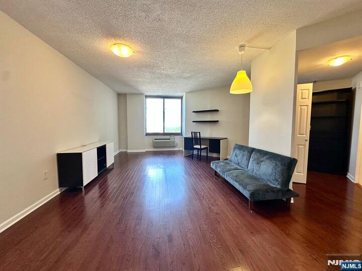 Property Photo:  100 Old Palisade Road 3016  NJ 07024 