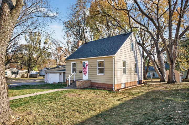 Property Photo:  4552 Brunswick Avenue N  MN 55422 