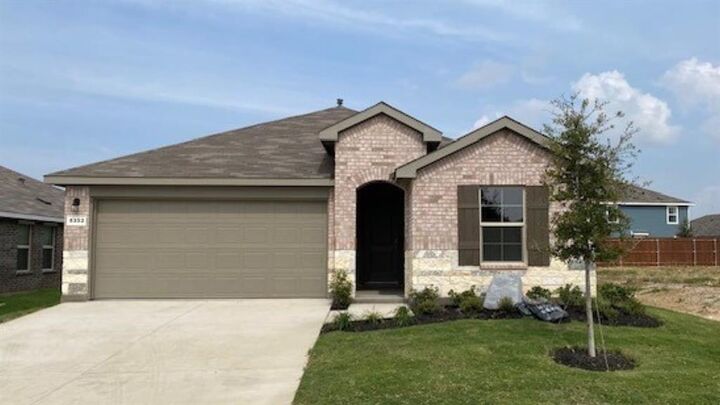 Property Photo: 5332 Rollins Drive TX 76249