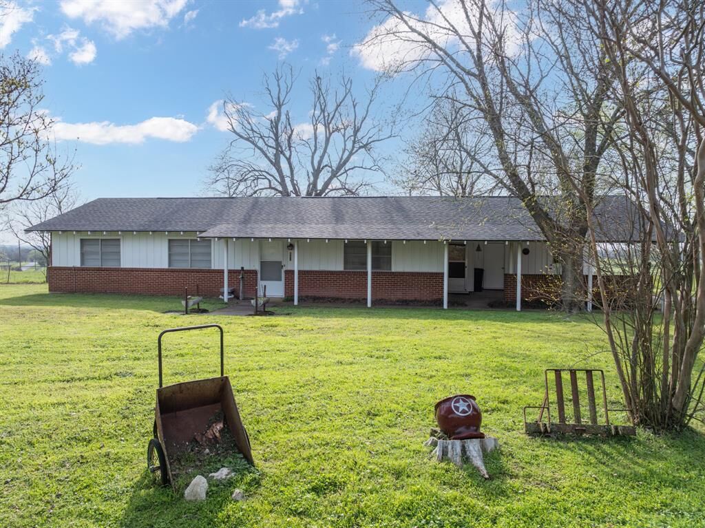 Property Photo:  601 S Westminster  TX 76686 