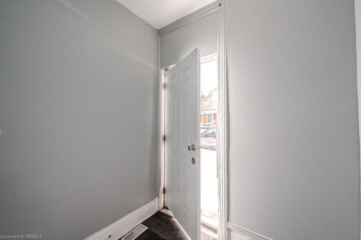 Property Photo: 39 Park Avenue ON N3S 5H2